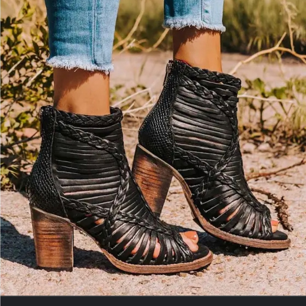 FreeBird by Steven Bela Booties, Sz 6